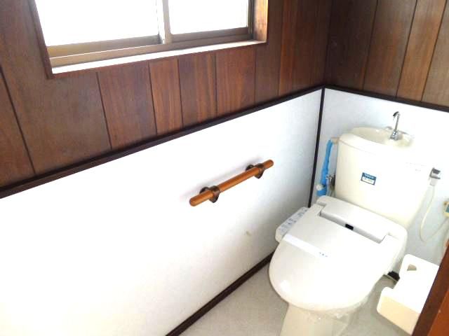 【トイレ】　洋式の温水洗浄便座です