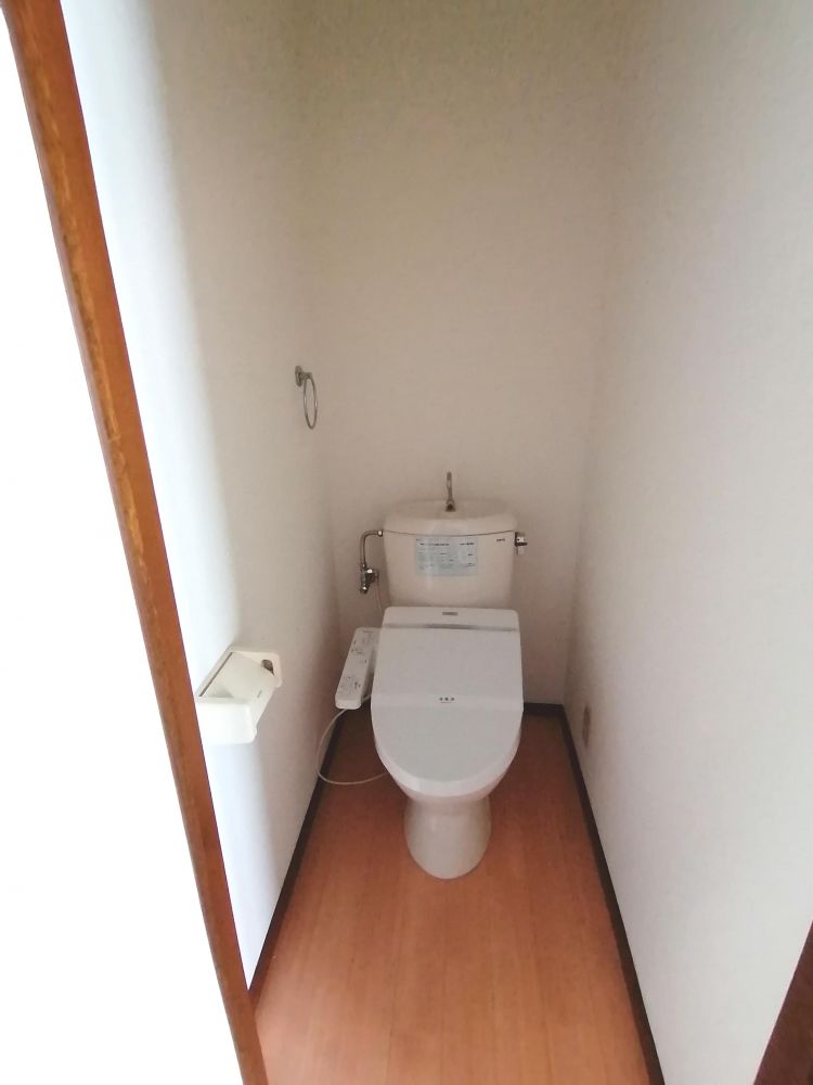 【トイレ】　温水洗浄便座がついてない部屋は、入居が決まり次第取り付けます！