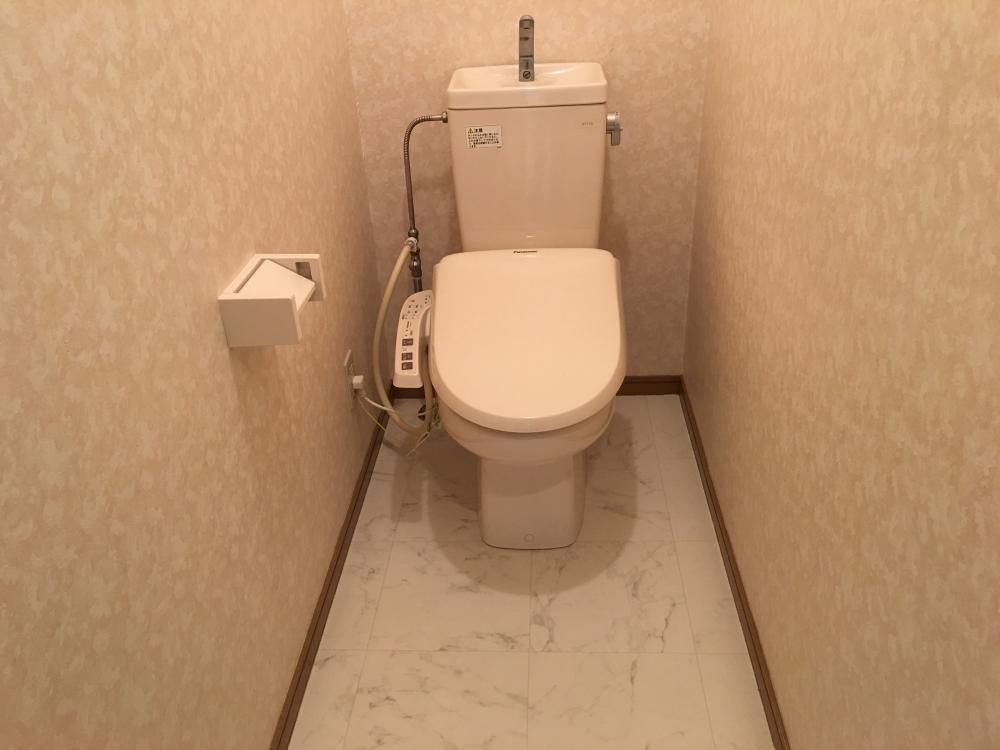 【トイレ】　温水洗浄便座のトイレです。