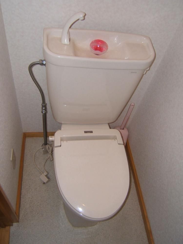 【トイレ】　トイレも単独式です。