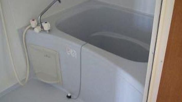【バス】　浴室は単独ユニットバス！　3点式より衛生的ですね！