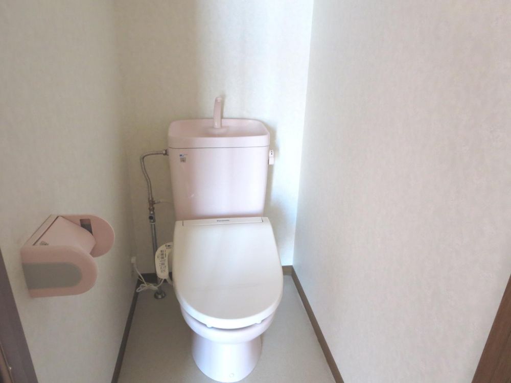 【トイレ】　トイレは温水洗浄器付き！