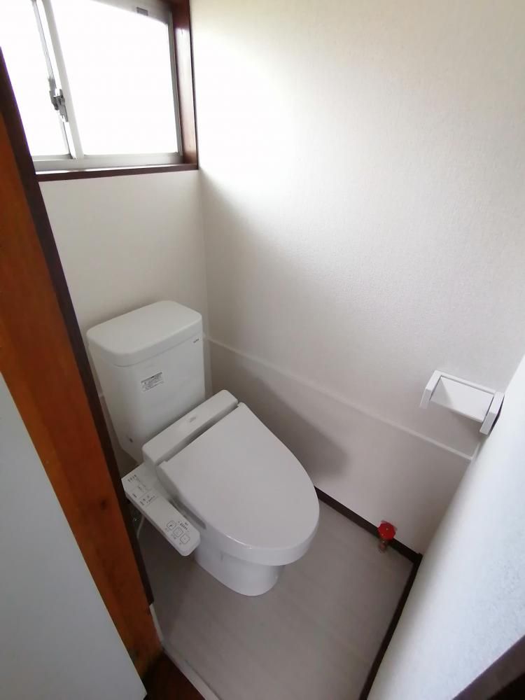【トイレ】　トイレは2021年7月現在、リフォーム済み★新品ついてます。