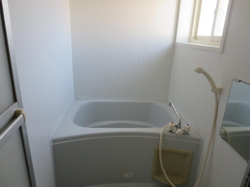 【バス】　浴室はシングルタイプ