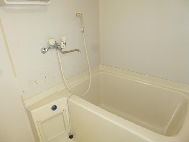 【バス】　浴室は単独ユニットバスになります。