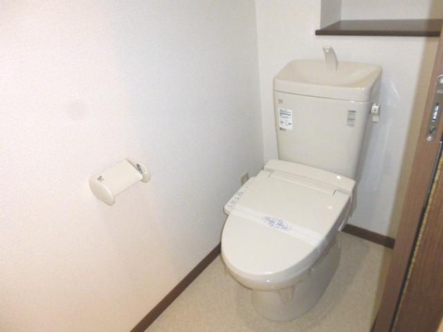 【トイレ】　温水洗浄便座で快適です！