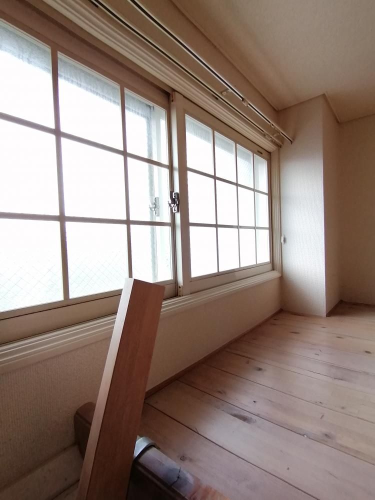 【その他部屋・スペース】　ロフトにも窓あります！