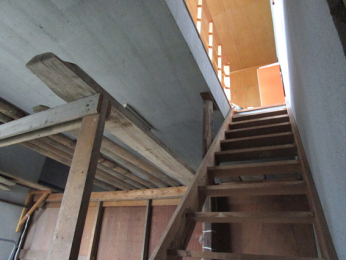 その他内観　青森市久栗坂浜田　中古一戸建て　倉庫には２階へ続く階段もあります。