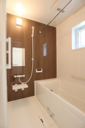 浴室　浴室換気乾燥暖房機つき。
