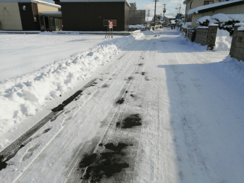 前面道路含む現地写真　前面道路は冬季除雪入ります。国道102号までお車3分。