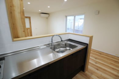 Lb`@ZT[ɎœfE~ł^b`XBꂽŐG邱ƂׁAqʂłSB