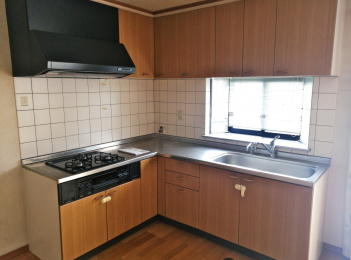 �L�b�`���@L���^�̃V�X�e���L�b�`���B�K�X�R�����͐V�i�����ς݁B