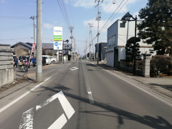 �O�ʓ��H�܂ތ��n�ʐ^�@�O�ʓ��H�͓~�G�������܂��B