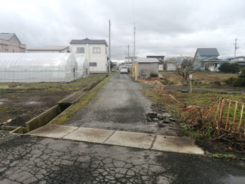 �O�ʓ��H�܂ތ��n�ʐ^�@�쑤�B����͕s����œ���܂��B