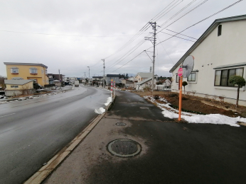 �O�ʓ��H�܂ތ��n�ʐ^�@�O�ʓ��H�͓~�G�������܂��B