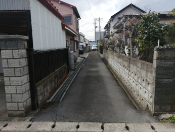 �O�ʓ��H�܂ތ��n�ʐ^�@�O�ʓ��H(�k��)�B���đւ����ɂ̓Z�b�g�o�b�N���K�v�ł��B