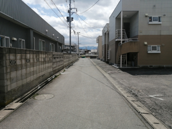 �O�ʓ��H�܂ތ��n�ʐ^�@�O�ʓ��H(����)�B�~�G�������܂��B