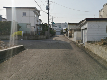 �O�ʓ��H�܂ތ��n�ʐ^�@�O�ʓ��H�i�k�����j�B�~�G�������܂��B