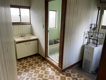 ���̑����ρ@�_�C�j���O�L�b�`��������ʒE�߁E�����ɍs���܂��B