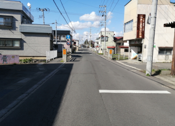 �O�ʓ��H�܂ތ��n�ʐ^�@�O�ʓ��H�͓~�G�������܂��B