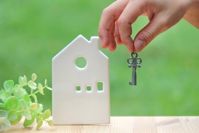 共有がダメな本質:アパートは“経営”だから【アパート相続】共有名義は「公平」じゃない アパート相続が地獄になる瞬間|おうち情報館